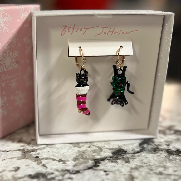 Betsey Johnson Christmas Cats Mismatch Earrings - Picture 6 of 7